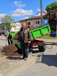 porządkowanie terenu zielonego w Żabiej Woli