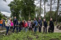 Uroczystość symbolicznego wpicia pierwszej łopaty pod rozbudowę Szkoły Podstawowej im. Marii Kownackiej w Skułach