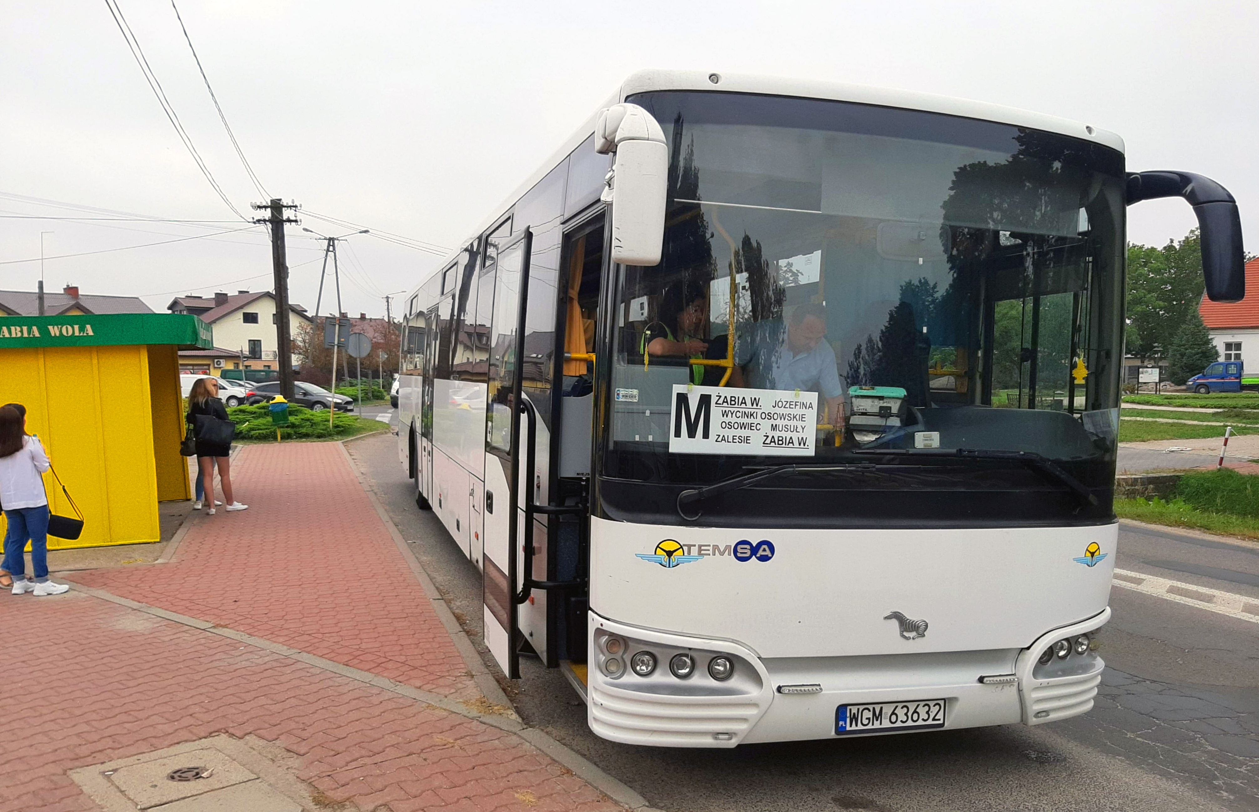 Komunikacja autobusowa dowożąca uczniów