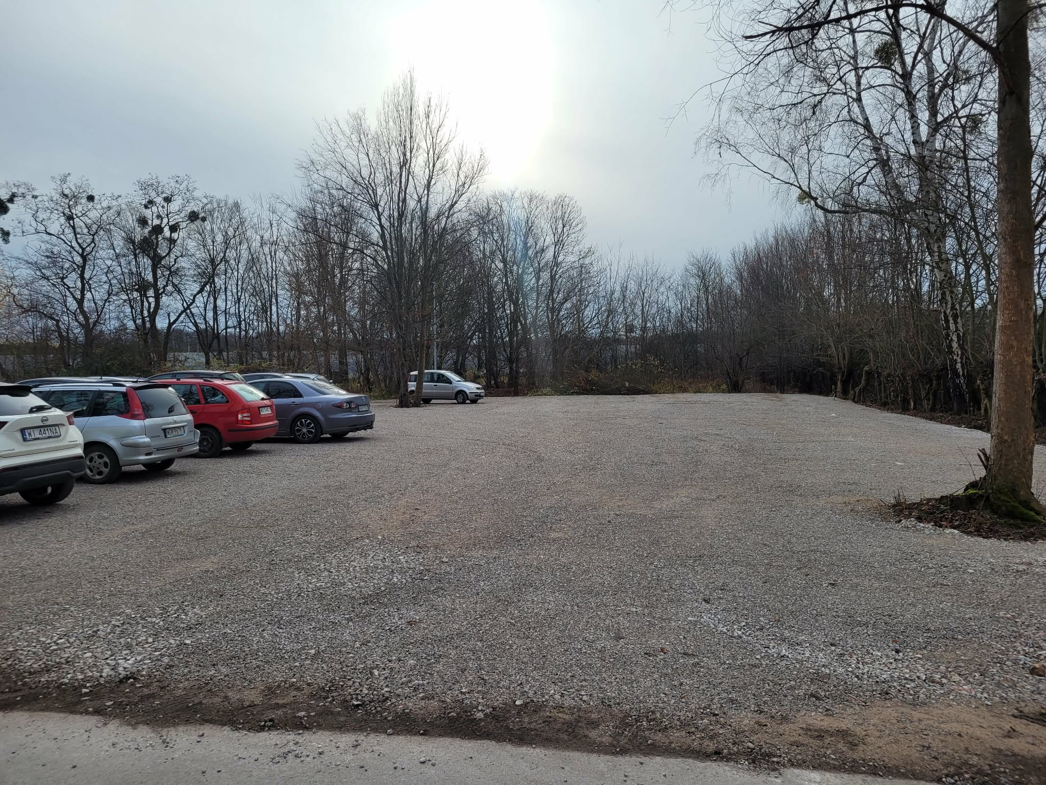 Powiększony parking przy ul. Gałązki w Józefinie